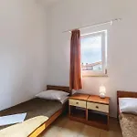 Valdebek * Póla